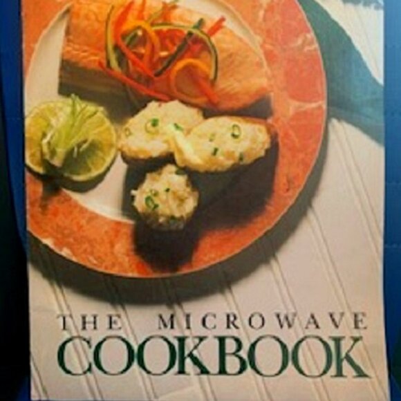 The Microwave Cookbook: The Ultimate Microwave Cookbook Guide over 100 Recipes - Picture 1 of 4